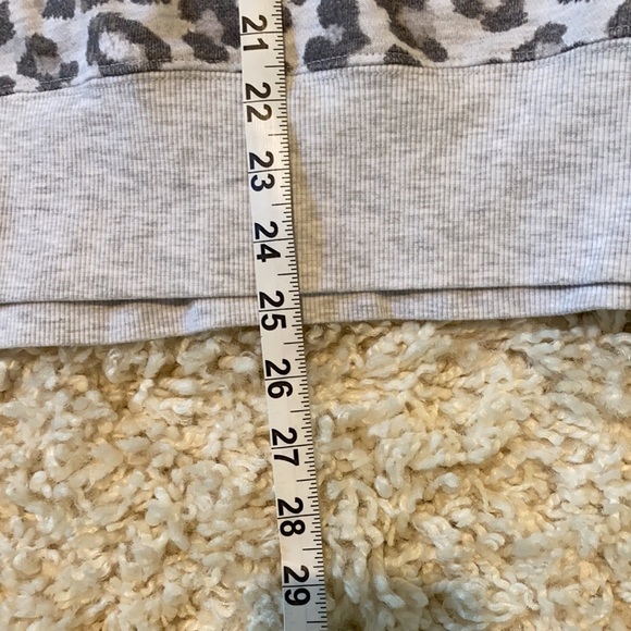 Grey Leopard Hi Lo Boxy Thick Trim Sweatshirt Sz S - Picture 4 of 4